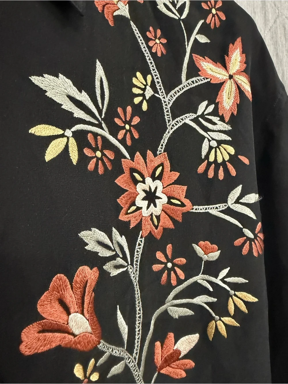 Rare Vintage Et Vous Women's Black Embroidered Floral Button-Down Shirt EUC
